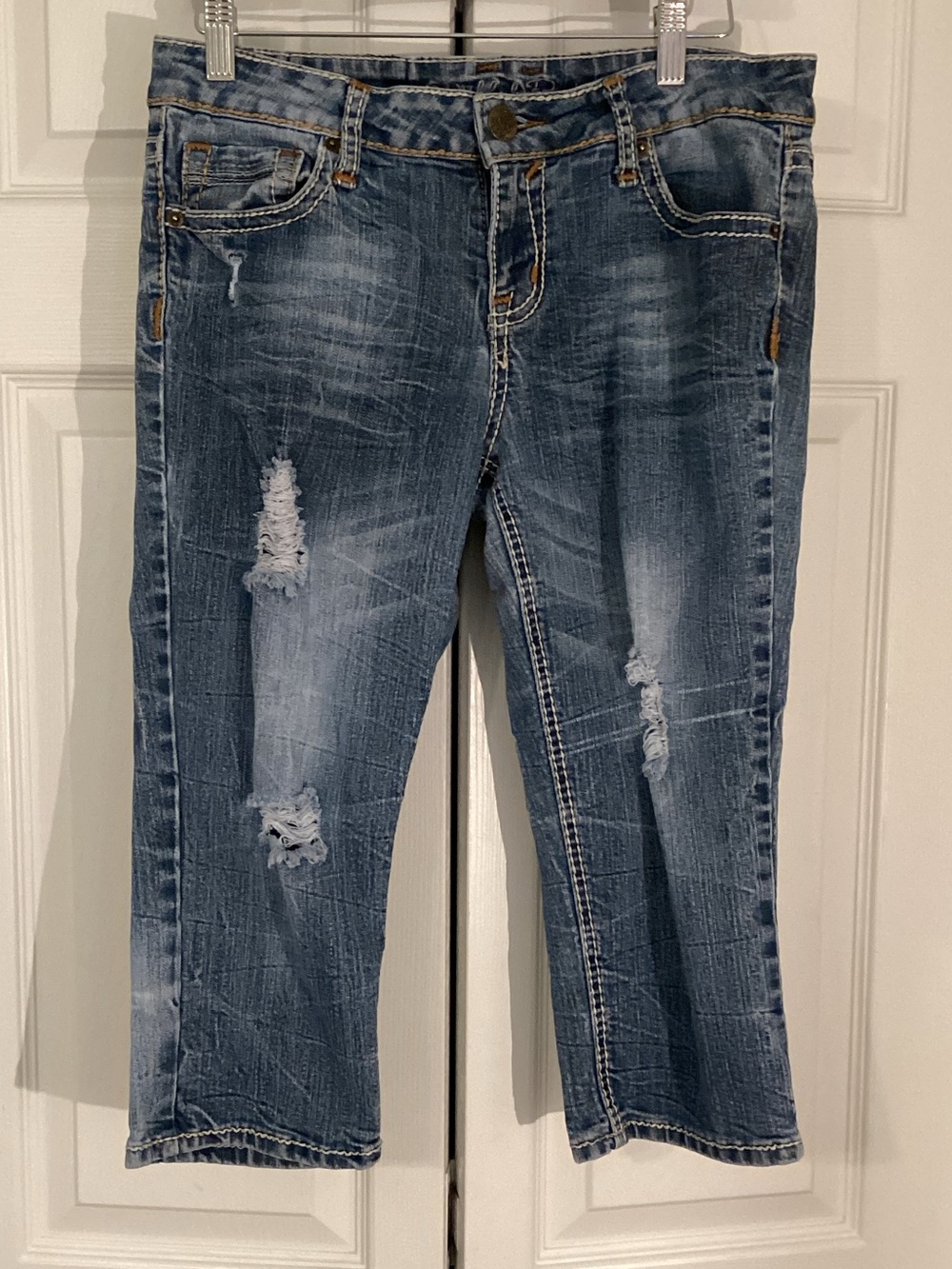 Wishful Park Jeans Distressed Blue Cropped Jeans Size 30x17